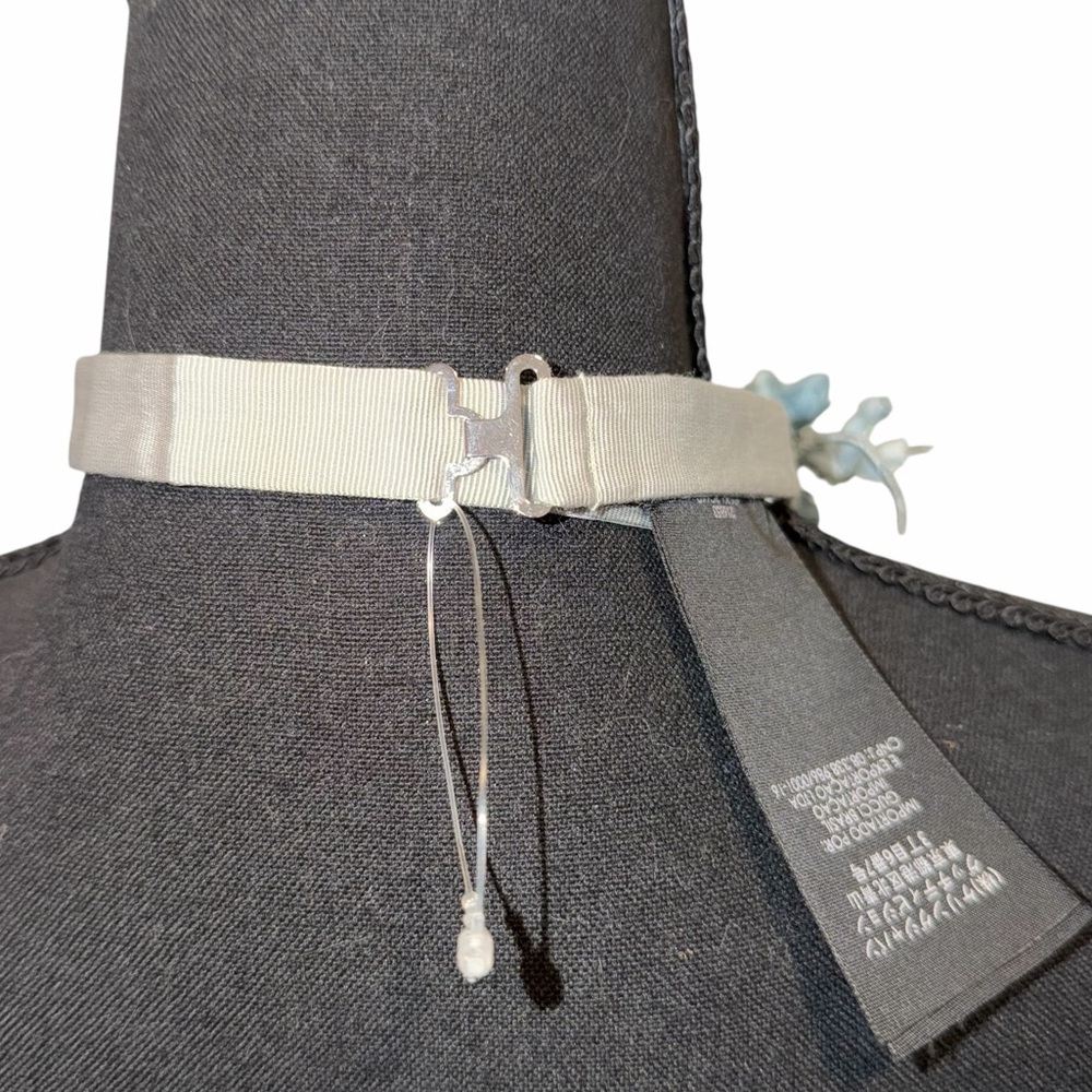 Gucci FW17 Floral Appliqué Ribbon Choker Blue Silk Corsage Necklace Bow Tie NWOT - Picture 7 of 8